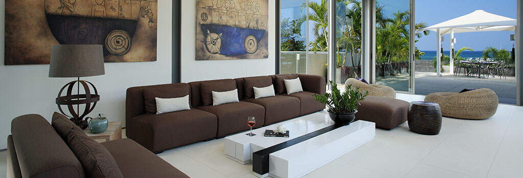 Villa Roxo - Living area and stunning artworks